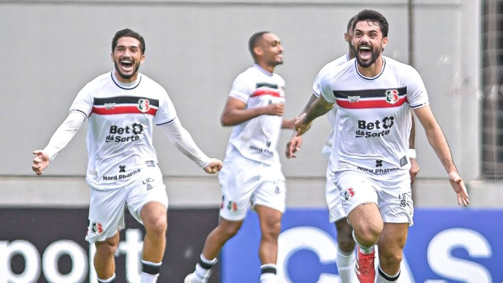 Mesmo com salários atrasados, Santa Cruz derruba invicto Brusque na Série C
