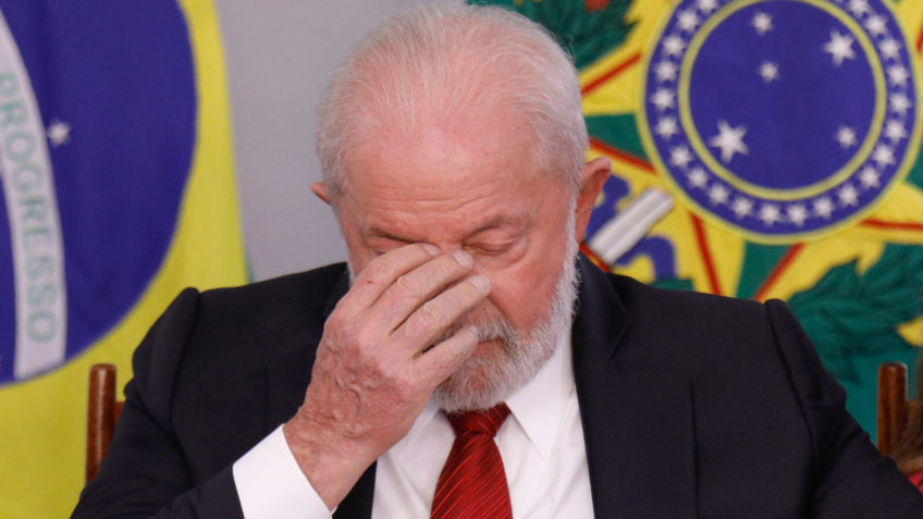 Microfone aberto flagra Lula irritado antes de reunião do G7 na França