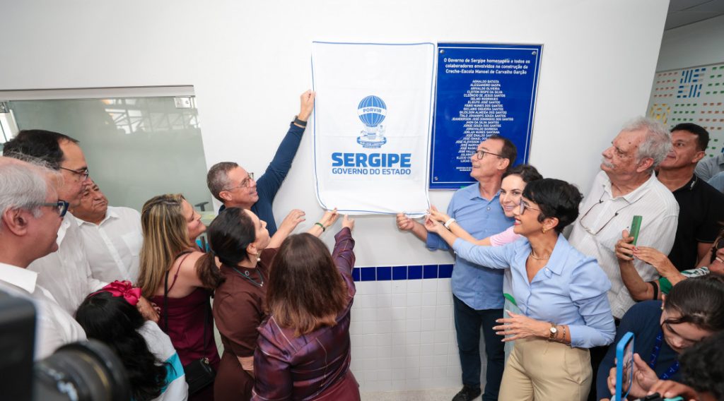 Mitidieri entrega escola modernizada e creche do programa Ameei em Aracaju
