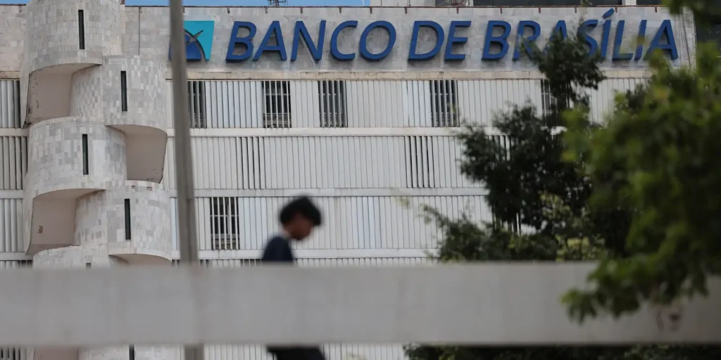 MP deflagra operação contra descontos ilegais em salários de servidores do DF