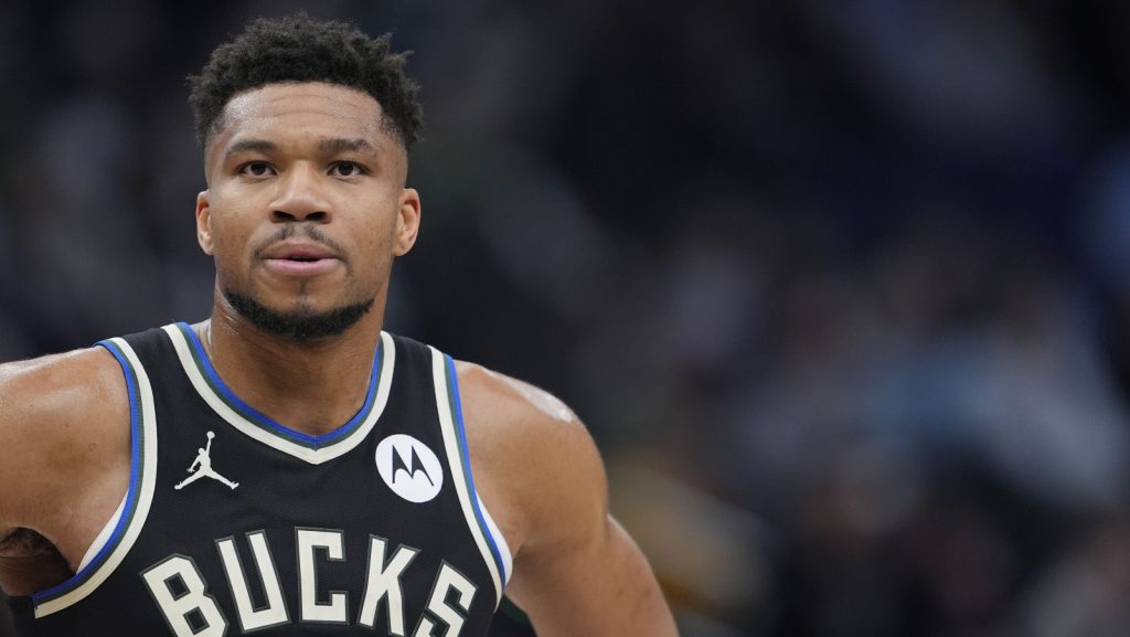 NBA: Nets fecham troca tripla e contratam Julius Randle