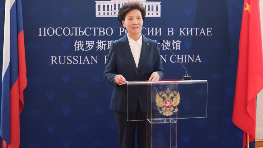 Única mulher no poder da China, Shen Yiqin desafia cúpula masculina