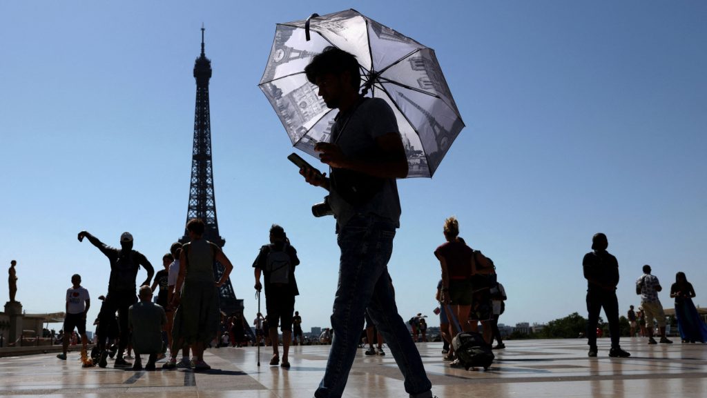 Paris proíbe consumo de álcool em público devido à onda de calor