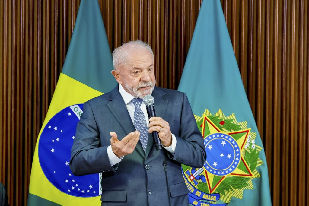 Pesquisa aponta que maioria dos brasileiros desaprova governo Lula