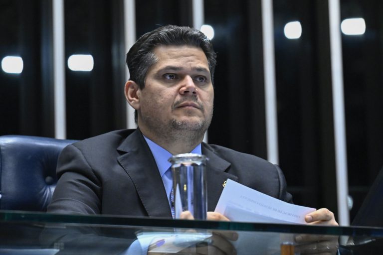 PF mira líder do governo no Senado em operação sobre ‘Emenda Master’