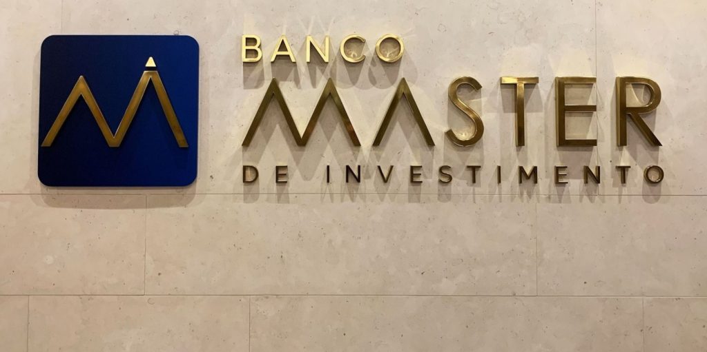PF mira Wagner e Flávio Bolsonaro sai na ofensiva no caso Master