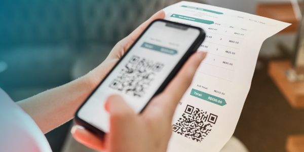Pix e boleto no crédito: saiba qual usar e como evitar juros