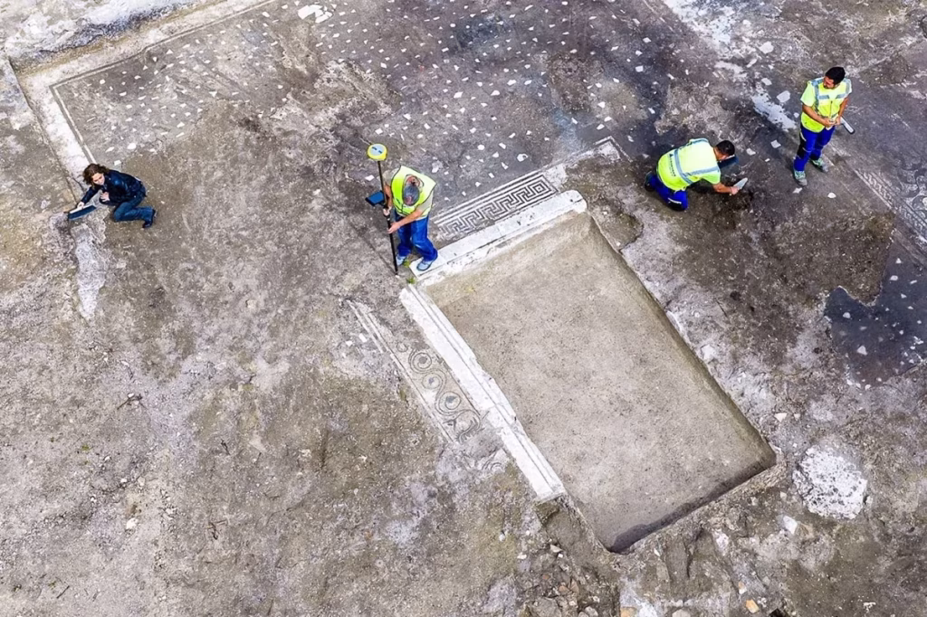 Polícia descobre vila romana com mosaicos em escavação ilegal na Itália