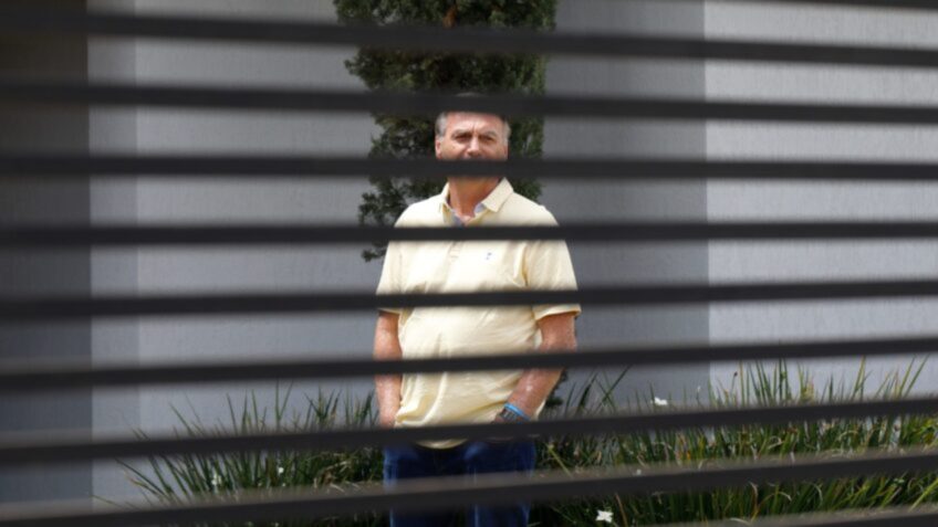 Polícia visita casa de Jair Bolsonaro após falha na tornozeleira eletrônica