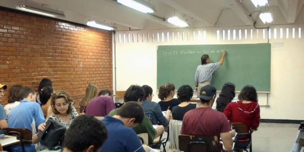 Prazo final para adesão ao Fies 2º semestre encerra hoje à meia-noite