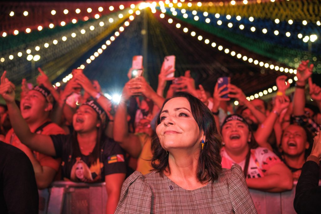 Prefeita Emília destaca valorização da cultura local no Forró Caju 2026