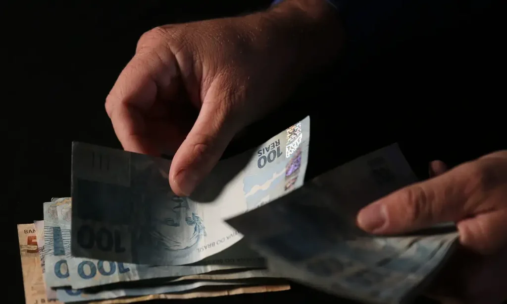 Brasileiros retiraram R$ 482,8 milhões em abril de valores esquecidos no sistema financeiro