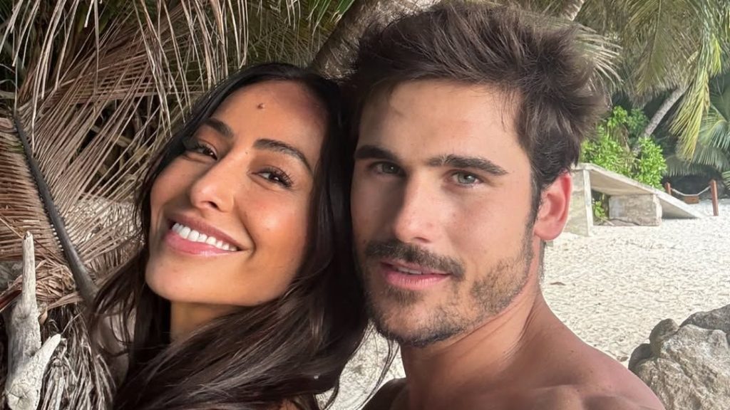 Sabrina Sato e Nicolas Prattes revelam sexo do bebê em chá revelação