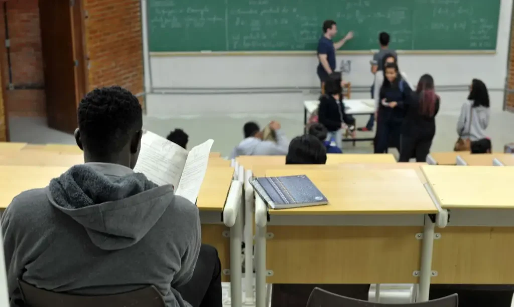 Instituições privadas têm até 15 de junho para aderir ao Fies do 2º semestre
