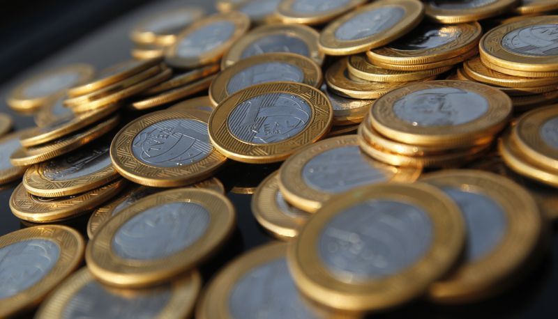 Selic cai para 14,25%, mas comunicado do BC deixa mercado confuso