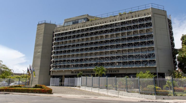 Sergipe decreta ponto facultativo na segunda-feira (29) a partir das 12h