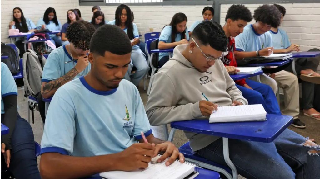 Suécia retoma uso de livros impressos nas escolas e reduz tecnologia na educação