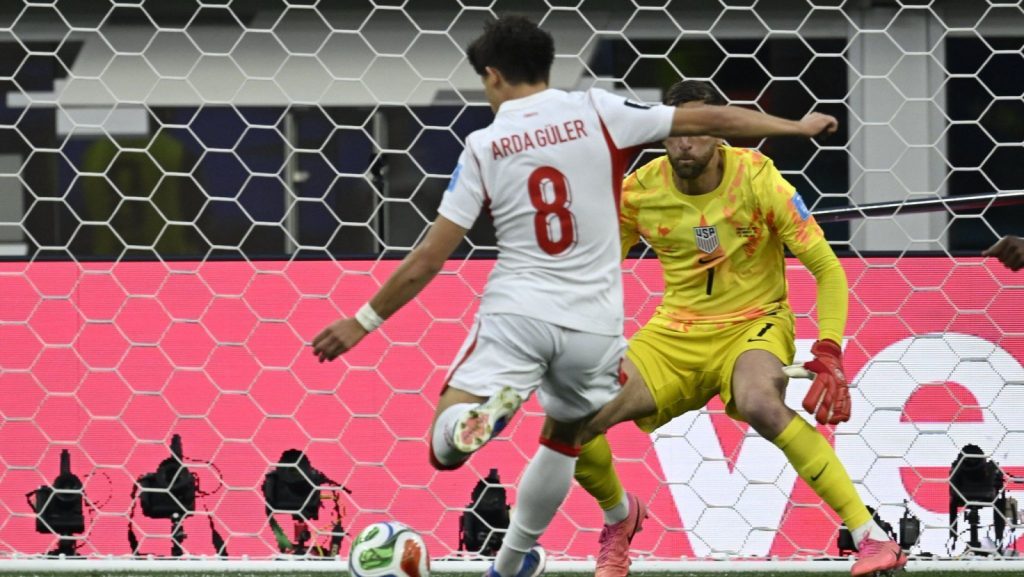 Uruguai enfrenta Espanha em meio a atritos entre jogadores e Bielsa