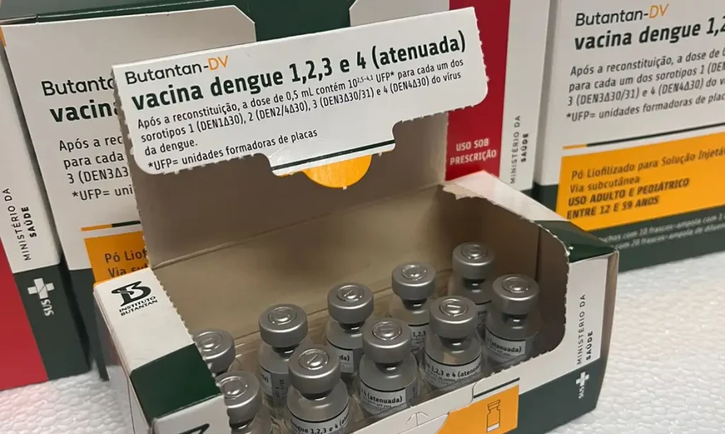 Ministério da Saúde suspende temporariamente aplicação da vacina contra a dengue do Butantan após reações graves