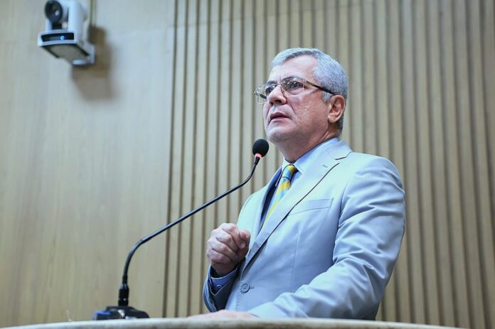 Vereador do PSOL quer estatizar ônibus em Aracaju