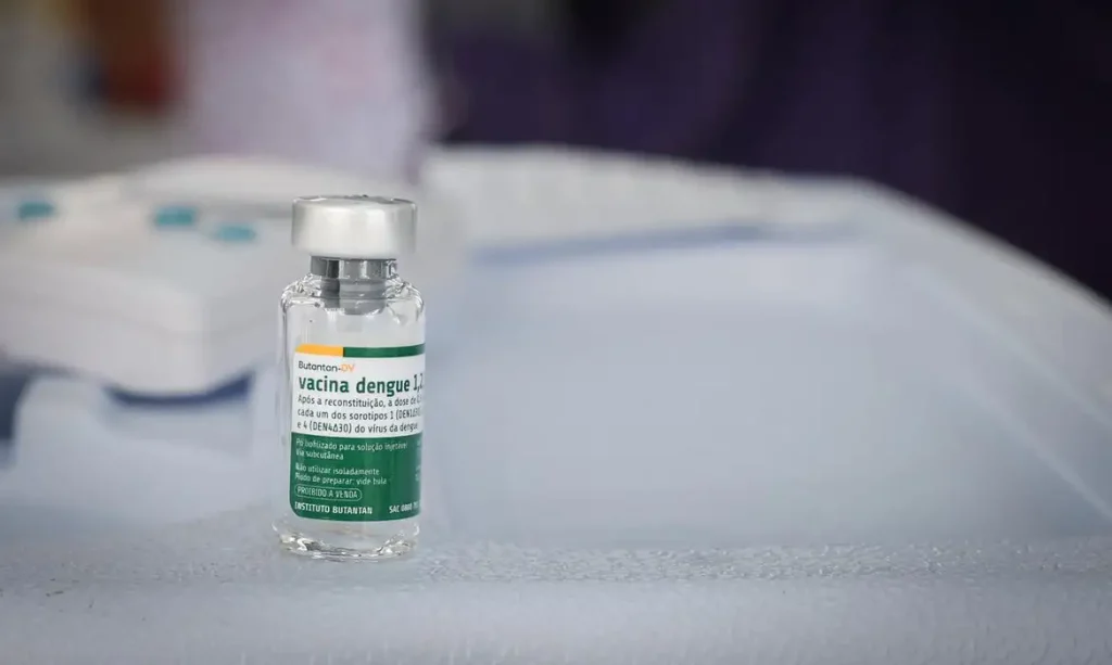 Butantan mantém estudo clínico da vacina contra dengue em idosos após suspensão da aplicação