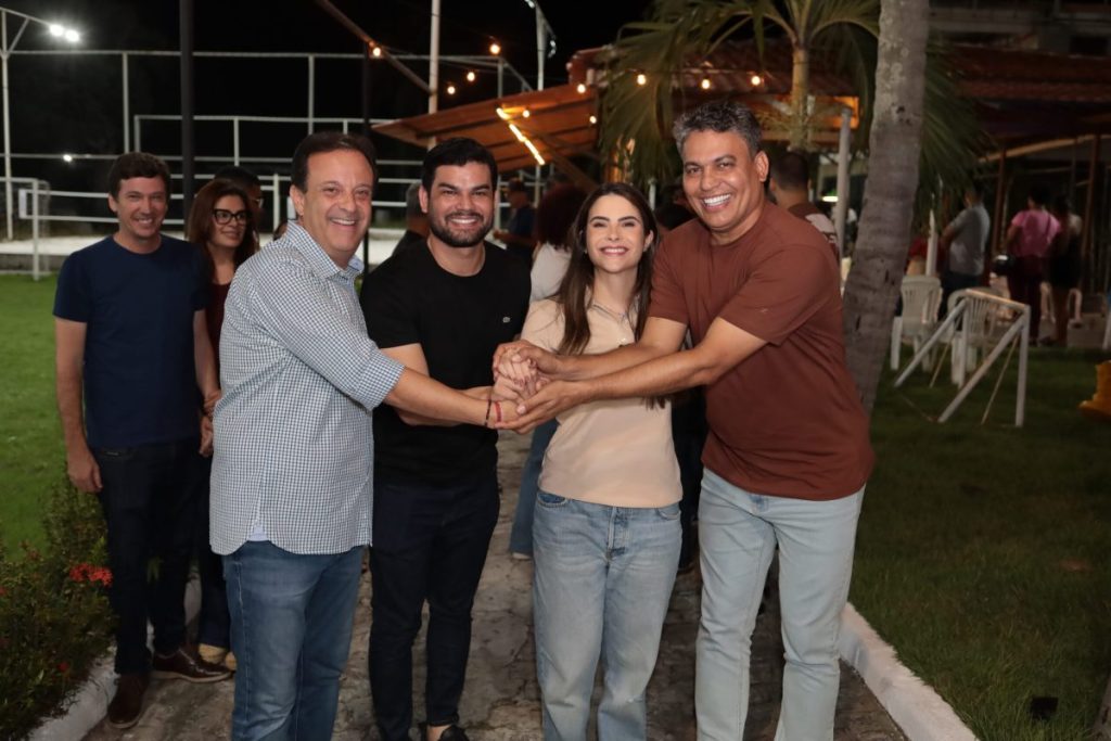 Yandra Moura apresenta balanço do mandato a aliados na Farolândia