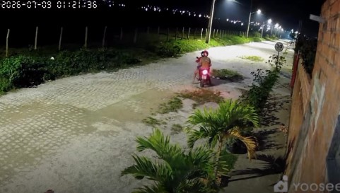 Câmera flagra tentativa de invasão a residência no bairro São Cristóvão nesta quinta (9)