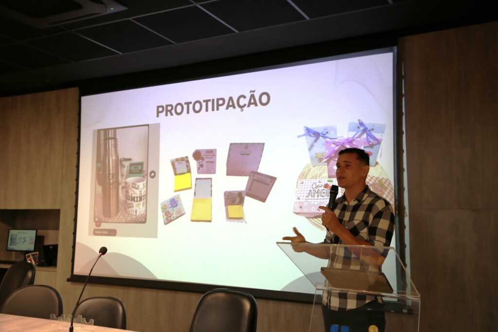 Alunos de Administração transformam ideias em empresas ainda na faculdade