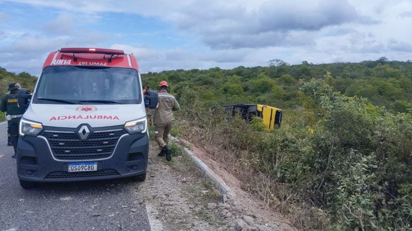 Acidente com ônibus de romeiros no Ceará deixa 2 mortos e vários feridos