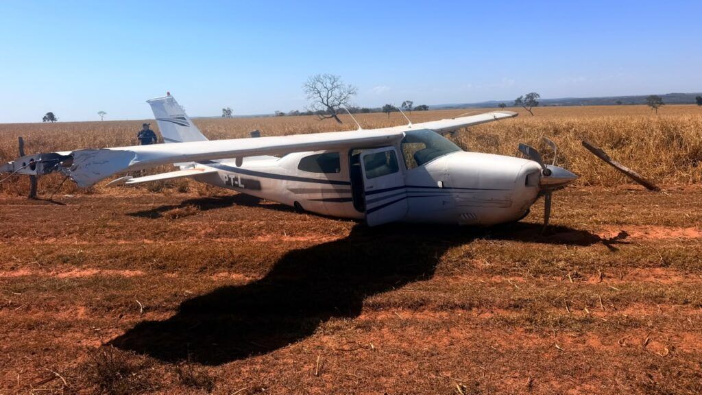 Aeronave suspeita da Bolívia é interceptada pela FAB após pouso forçado no MS