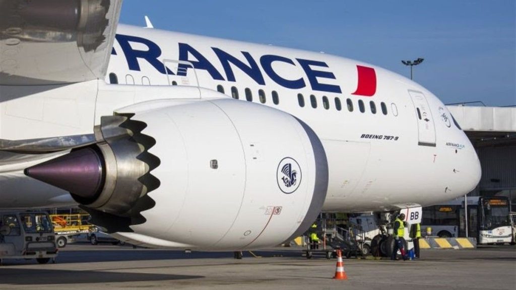 Air France é condenada a indenizar passageiros por falha em poltrona reclinável