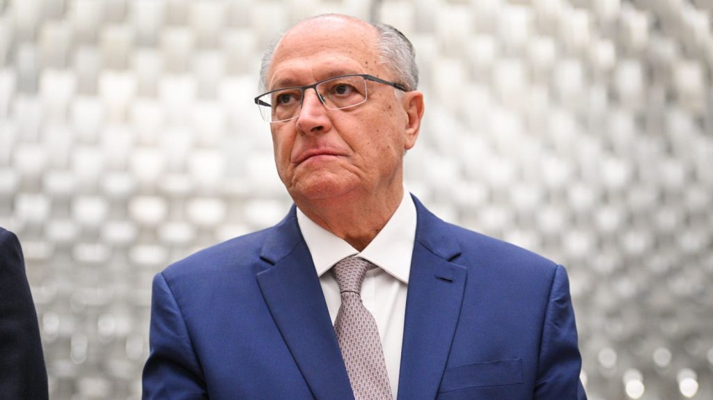 Alckmin destaca desafios eleitorais e avanços do Brasil em entrevista