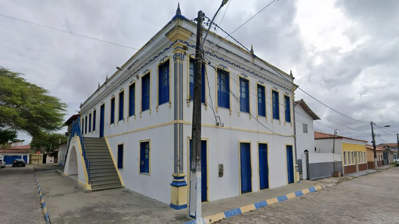 Alcobaça lança concurso com 227 vagas para profissionais da educação
