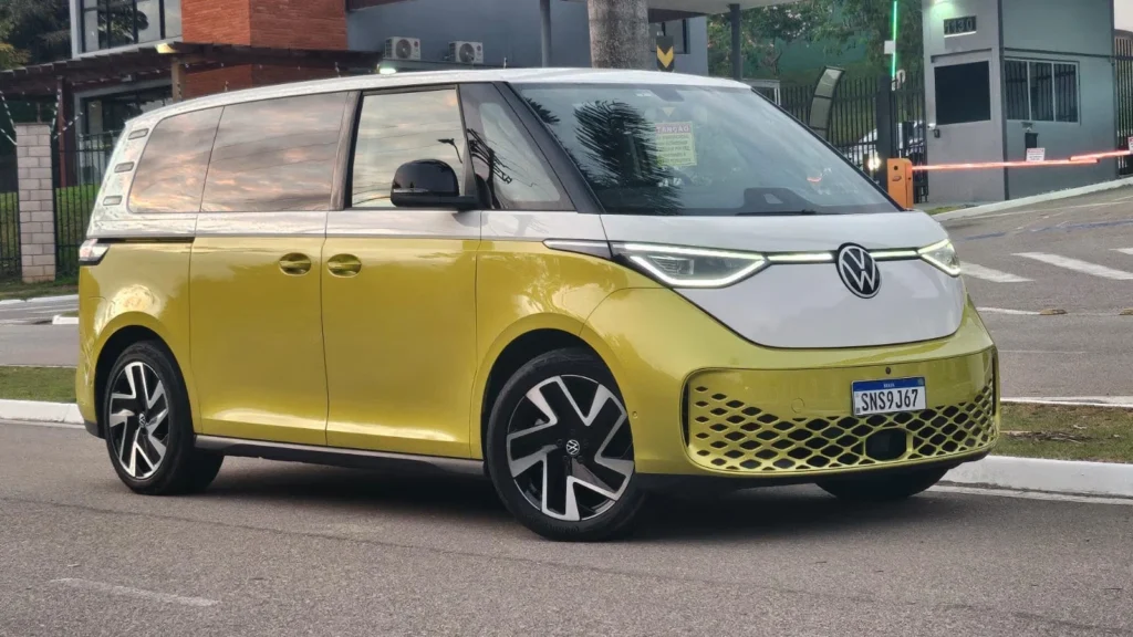 Alemão percorre 80 mil km em carro elétrico e busca recorde no Guinness