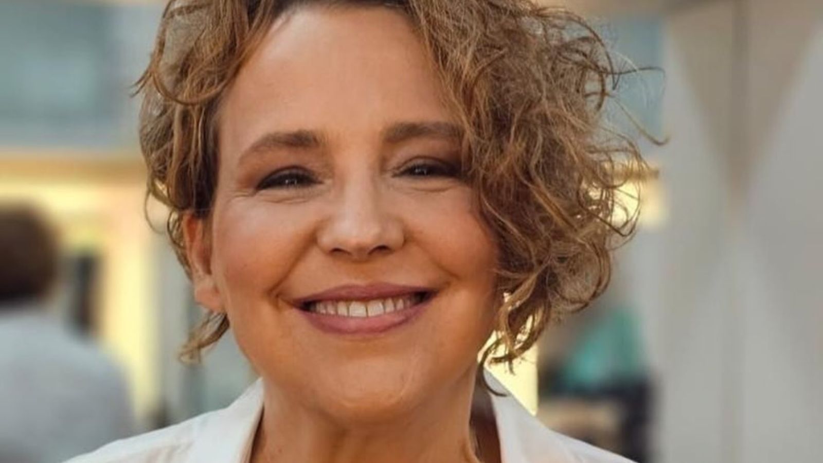 Ana Beatriz Nogueira nega internação: ‘Estou ótima’ e já ensaia peça