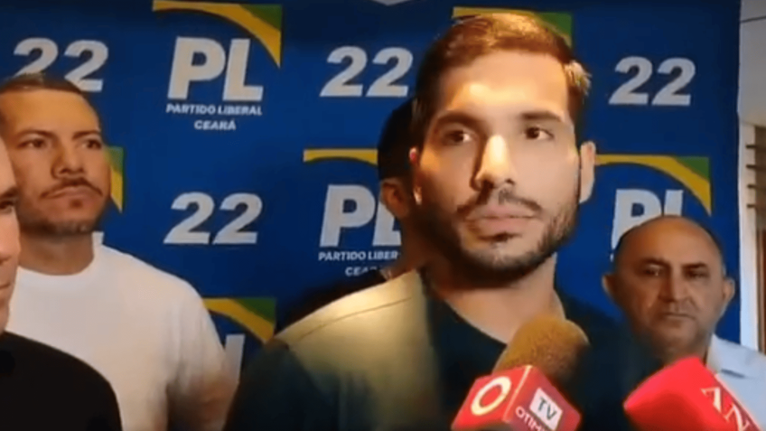 André Fernandes nega que Ciro Gomes combine apoio a Flávio Bolsonaro