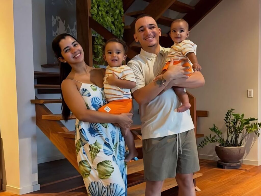 Ary Mirelle leva os filhos ao cinema pela primeira vez em sessão privada