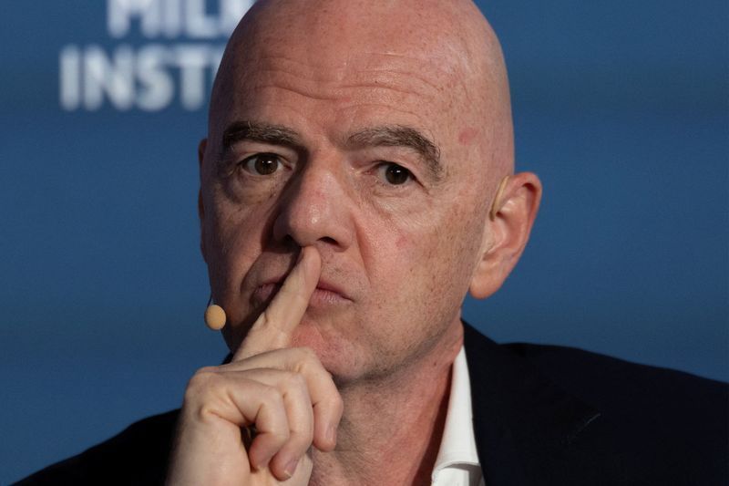 Assessor sênior de Infantino renuncia e acusa Fifa de hipotecar Copa