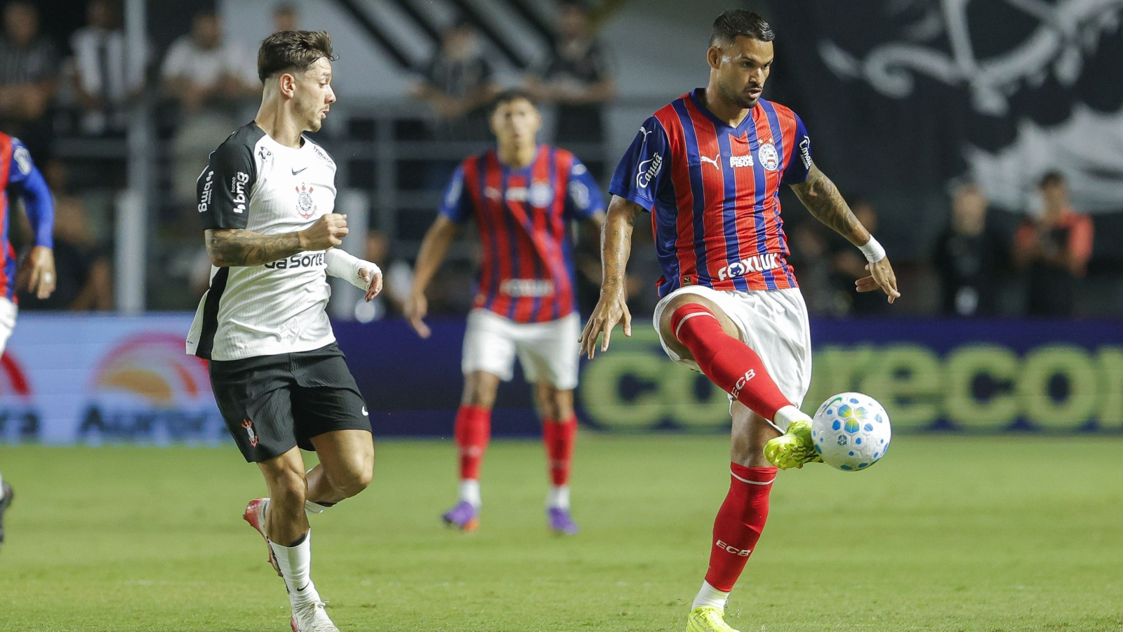 Bahia recebe Corinthians em duelo decisivo por vaga na Libertadores