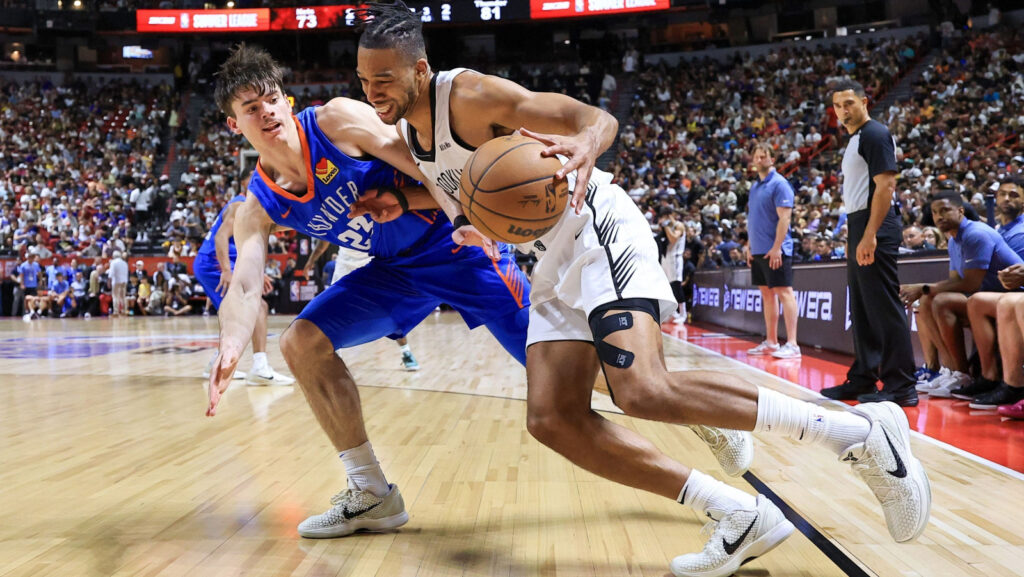Bam Adebayo agride Tyler Herro durante treino na NBA Summer League