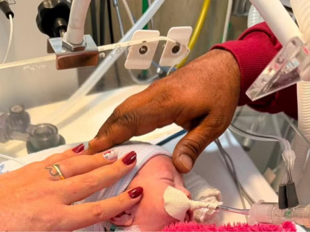 Bebê que foi declarado morto apresenta sinais vitais em hospital de SP