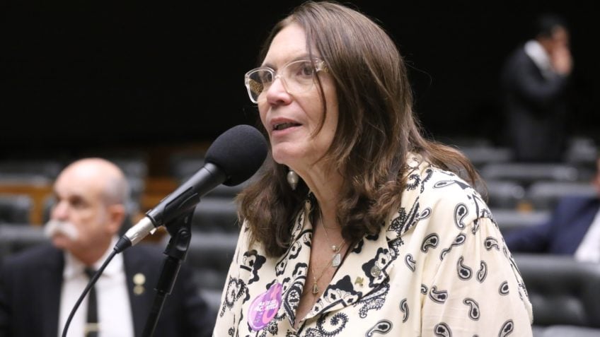 Bia Kicis afirma que Flávio Bolsonaro é o líder indicado por Jair Bolsonaro