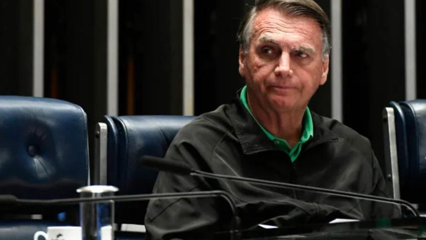 Bolsonaro deve responder sobre descumprimento de medidas cautelares até quarta-feira