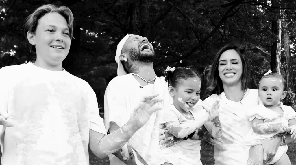 Bruna Biancardi explica cuidados com filhas e não autoriza fotos com fãs