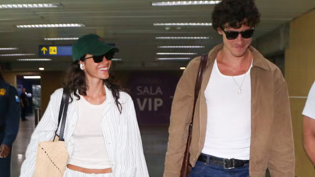 Bruna Marquezine processa agência e fotógrafo por fotos de momento íntimo