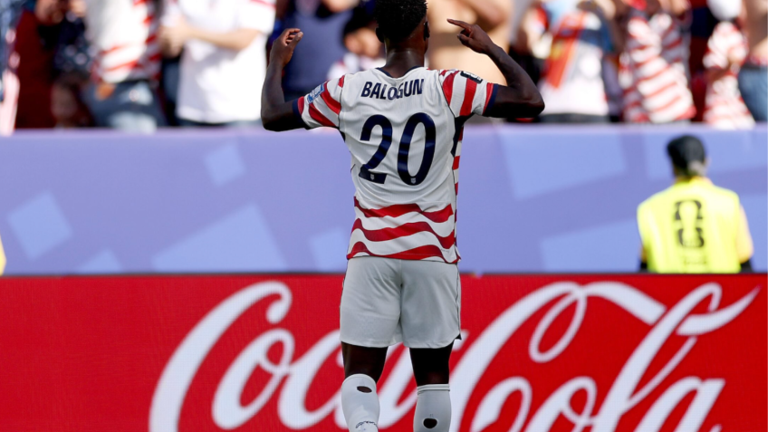 Camisa de Balogun na Copa é leiloada por R$ 91,8 mil