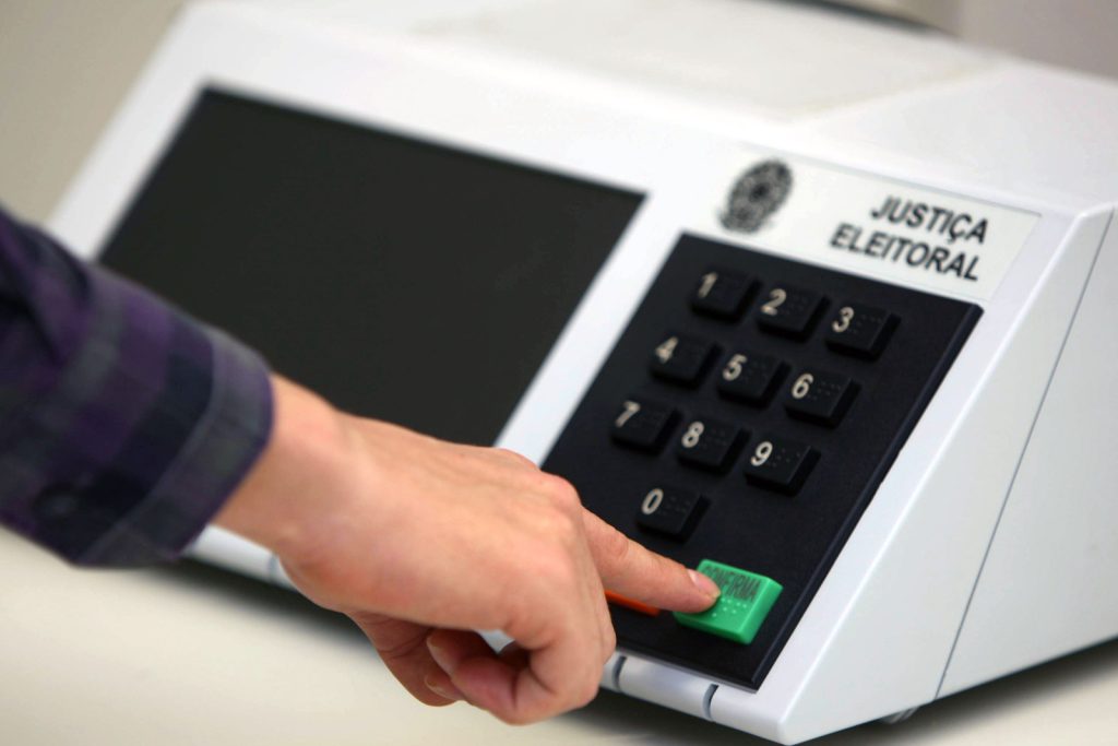 Campanhas eleitorais devem ser marcadas por ataques e judicialização, aponta especialista