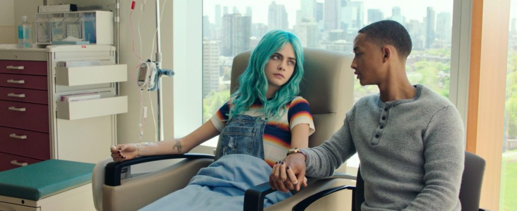 Cara Delevingne relembra overdose e o socorro de sua namorada em podcast
