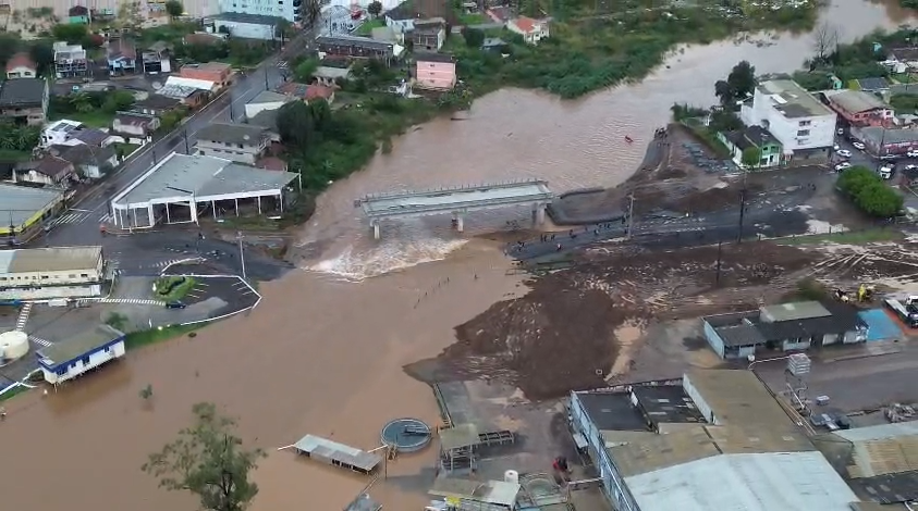 Cheia do Taquari abriga 540 pessoas em Lajeado após fortes chuvas