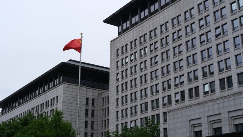 China acusa EUA de hegemonizar tecnologia e rejeita sanções à IA